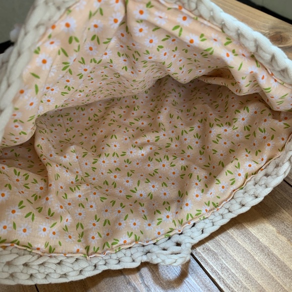 Crochet flower crossbody - Picture 4 of 4